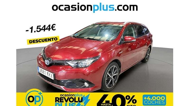 Usado Toyota Auris Touring Sports 116 CV (85 kW) 2018 Rojo Familiar
