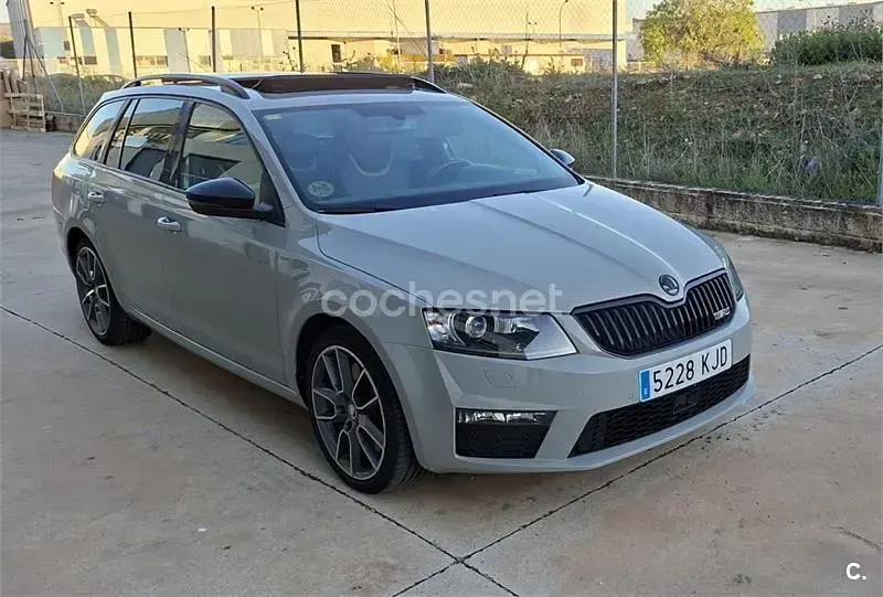 Usado Skoda Octavia RS 184 CV (135 kW) 2014 Gris / plata Familiar