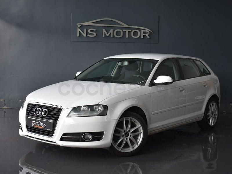 Usado Audi A3 Attraction 105 CV (77 kW) 2012 Blanco Utilitario