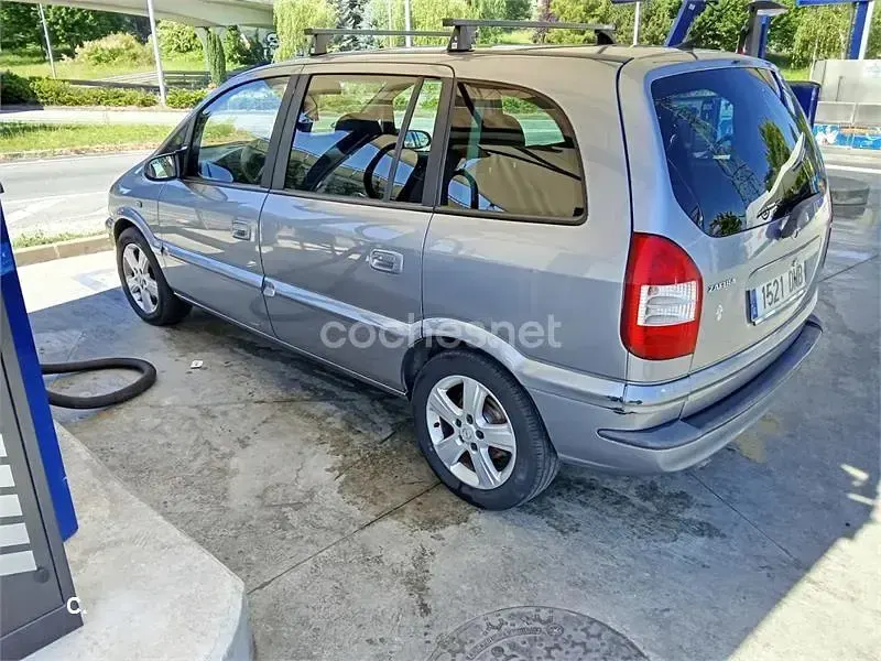 Usado Opel Zafira 125 CV (91 kW) 2005 Gris / plata Monovolumen