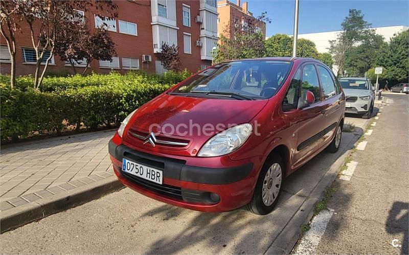 Rojo Usado 2011 Citroën Xsara Picasso Exclusive Monovolumen | 3500 € (Precio justo) - Imagen 1/4