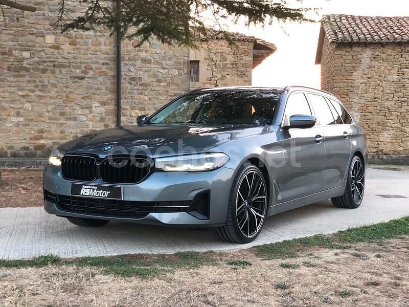 Azul Usado 2022 BMW 520 Comfort Edition Familiar | 36.990 € (Un poco caro) - Imagen 1/4