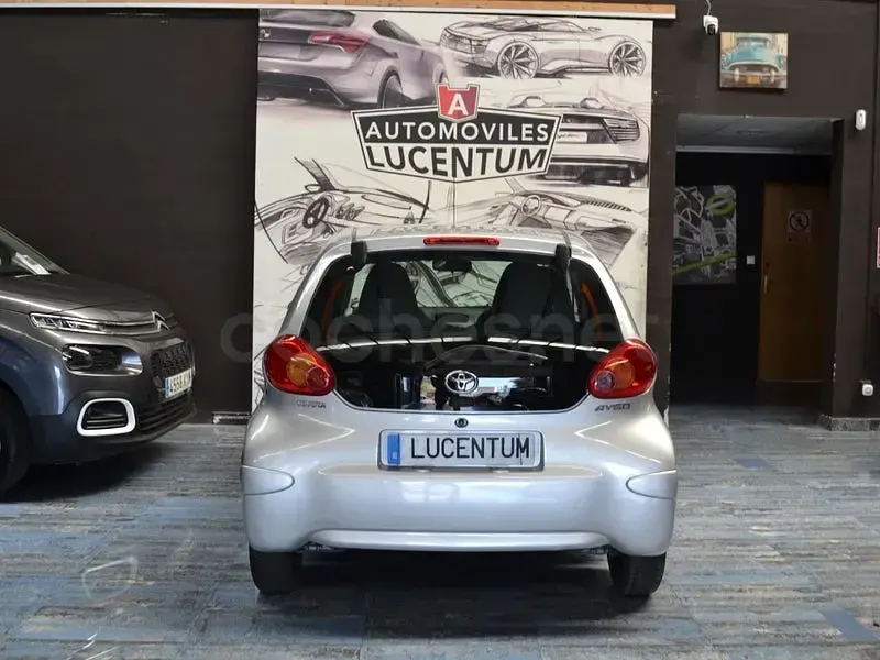 Usado Toyota Aygo 68 CV (50 kW) 2008 Gris / plata Utilitario