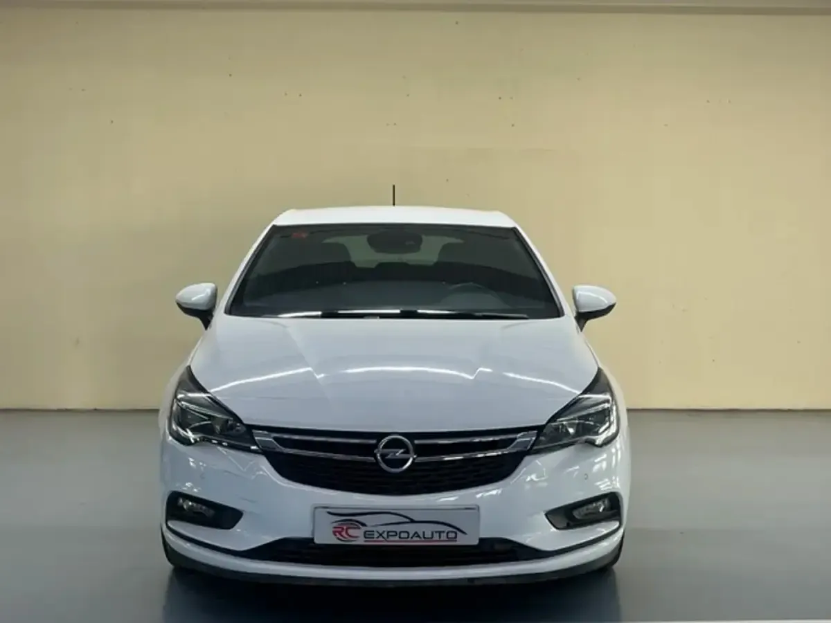 Usado Opel Astra Dynamic 150 CV (110 kW) 2018 Blanco Berlina