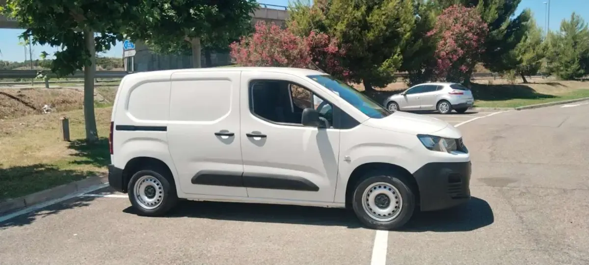 Usado Peugeot Partner 75 CV (55 kW) 2019 Blanco Monovolumen