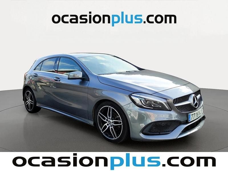 Usado Mercedes A180 122 CV (89 kW) 2018 Gris Utilitario