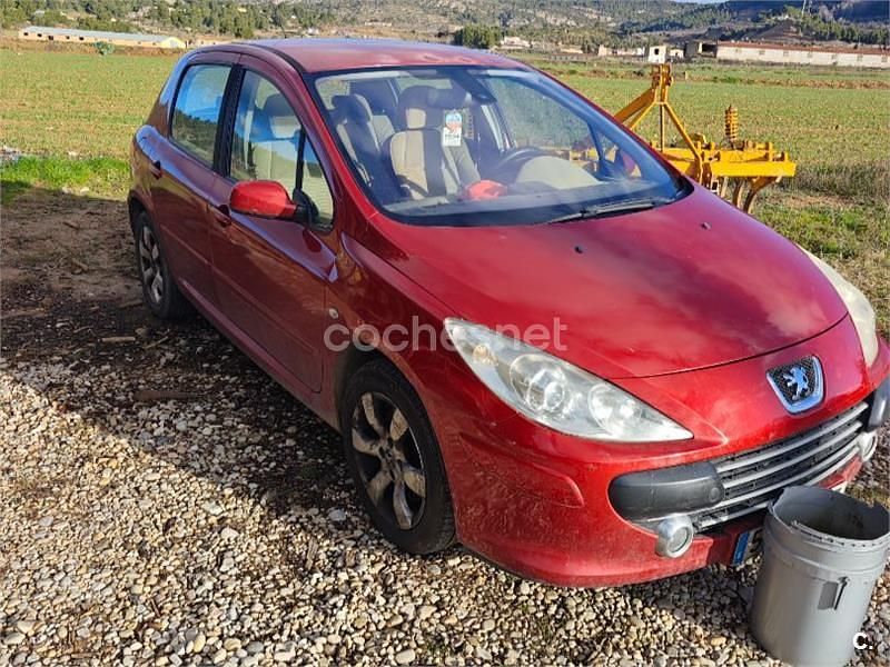Usado Peugeot 307 136 CV (100 kW) 2007 Rojo Berlina