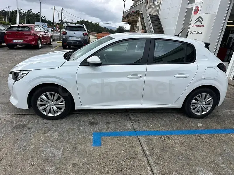 Usado Peugeot 208 Active 100 CV (73 kW) 2022 Blanco Utilitario