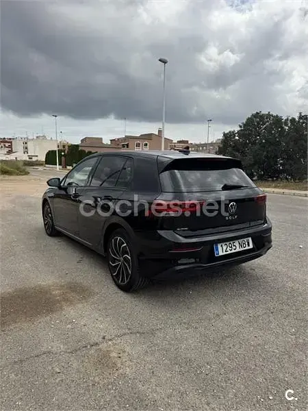Usado VW Golf VIII Life 115 CV (84 kW) 2020 Negro Berlina