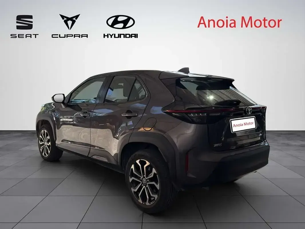 Usado Toyota Yaris Cross Active 116 CV (85 kW) 2022 Gris SUV