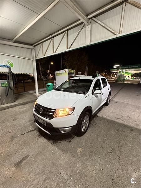Blanco Usado 2015 Dacia Sandero Stepway Berlina | 5000 € - Imagen 1/4