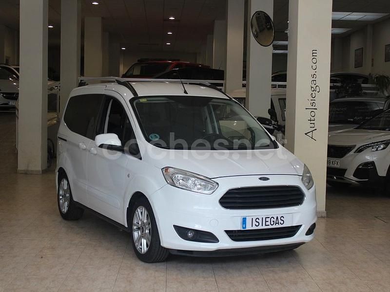 Blanco Usado 2018 Ford Tourneo Courier Trend Monovolumen | 12.500 € (Un poco caro) - Imagen 1/4