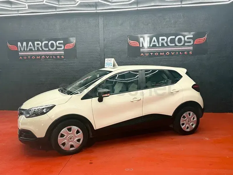 Usado Renault Captur Intens 90 CV (66 kW) 2014 Beige SUV