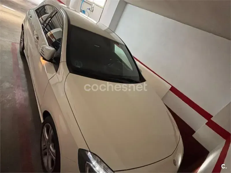 Käytetty Mercedes A200 Urban 136 HP (100 kW) 2017 Valkoinen Sedan