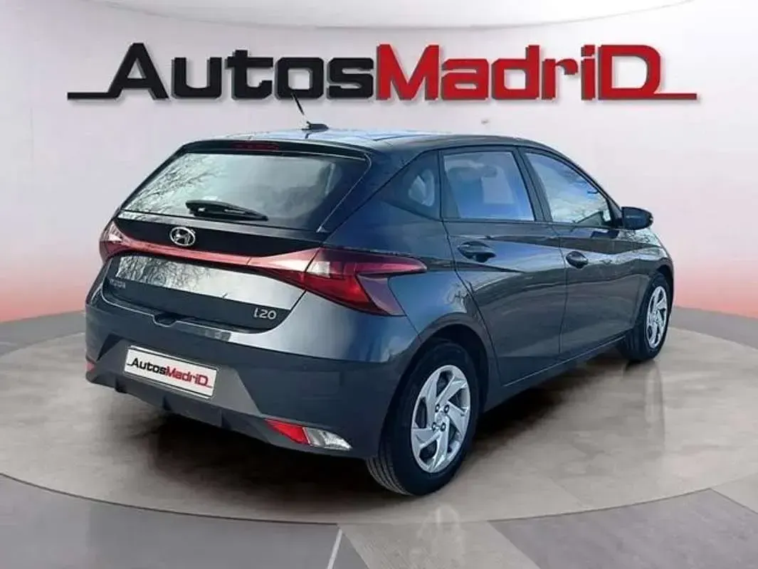 Usado Hyundai i20 101 CV (74 kW) 2022 Gris Berlina