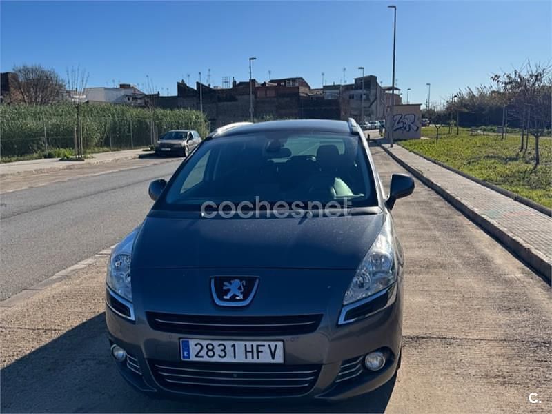 Gris / plata Usado 2011 Peugeot 5008 Sport Monovolumen | 7200 € (Precio justo) - Imagen 1/4
