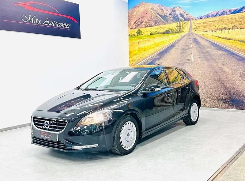 Usado Volvo V40 Inscription 120 CV (88 kW) 2016 Negro Utilitario