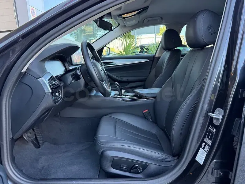 Usado BMW 520 Comfort Edition 190 CV (139 kW) 2023 Gris / plata Familiar