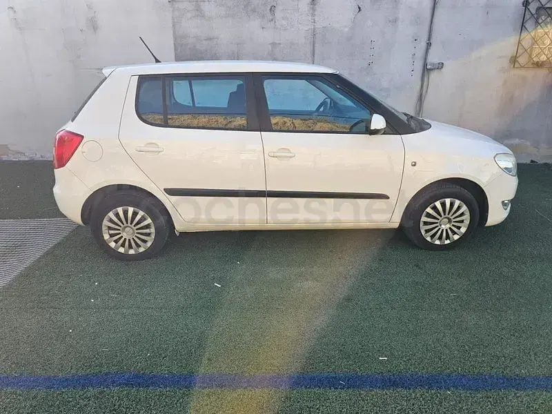 Usado Skoda Fabia Ambition 60 CV (44 kW) 2011 Blanco Berlina