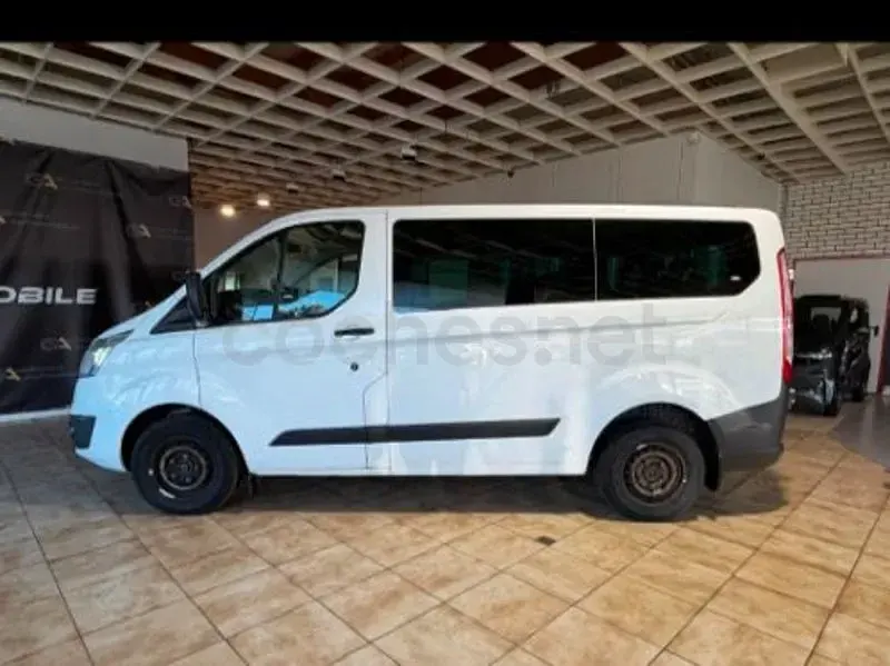 Usado Ford Tourneo Titanium 125 CV (91 kW) 2016 Blanco Monovolumen
