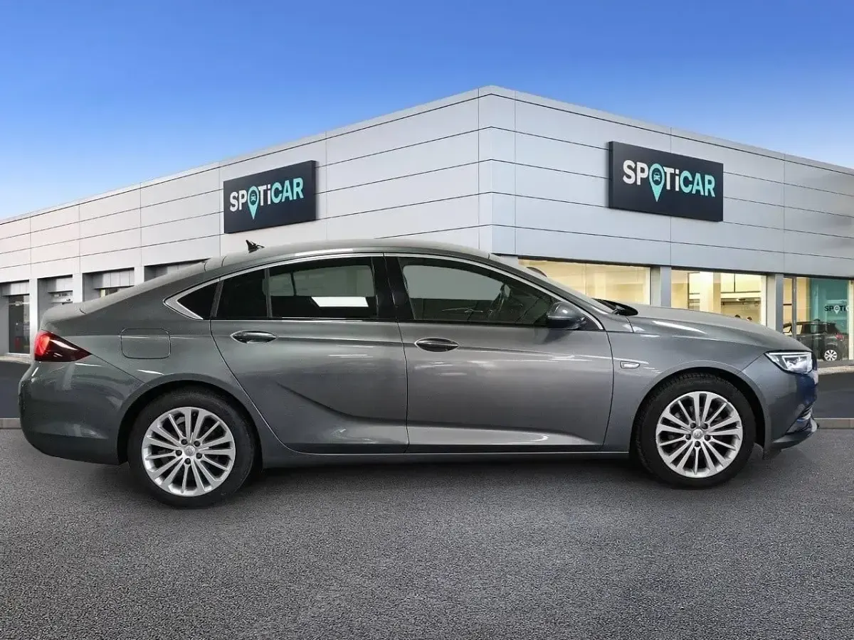 Usado Opel Insignia Innovation 136 CV (100 kW) 2020 Gris / plata Berlina