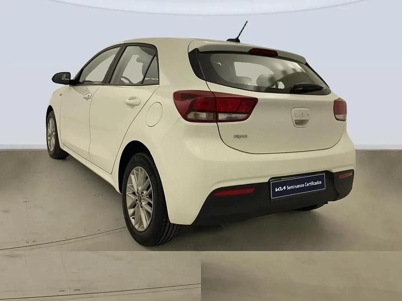 Usado Kia Rio 84 CV (61 kW) 2022 Blanco