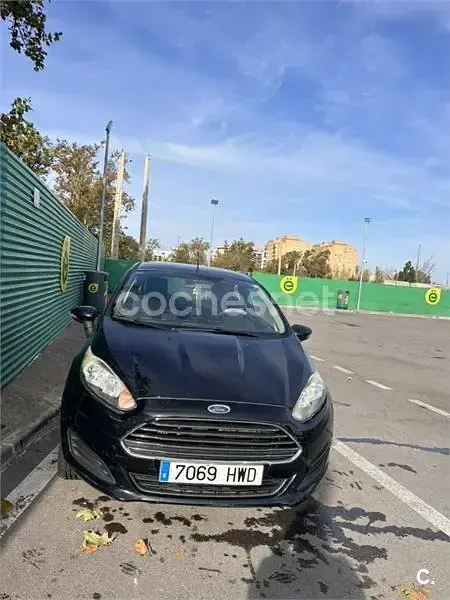 Usado Ford Fiesta Trend 100 CV (73 kW) 2014 Negro Utilitario