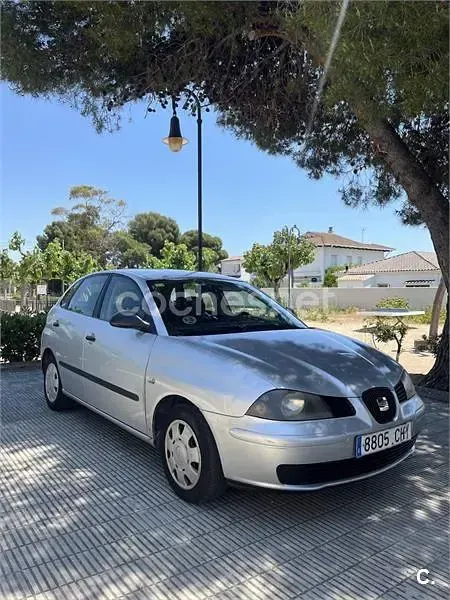 Usado Seat Ibiza 75 CV (55 kW) 2003 Gris / plata Utilitario
