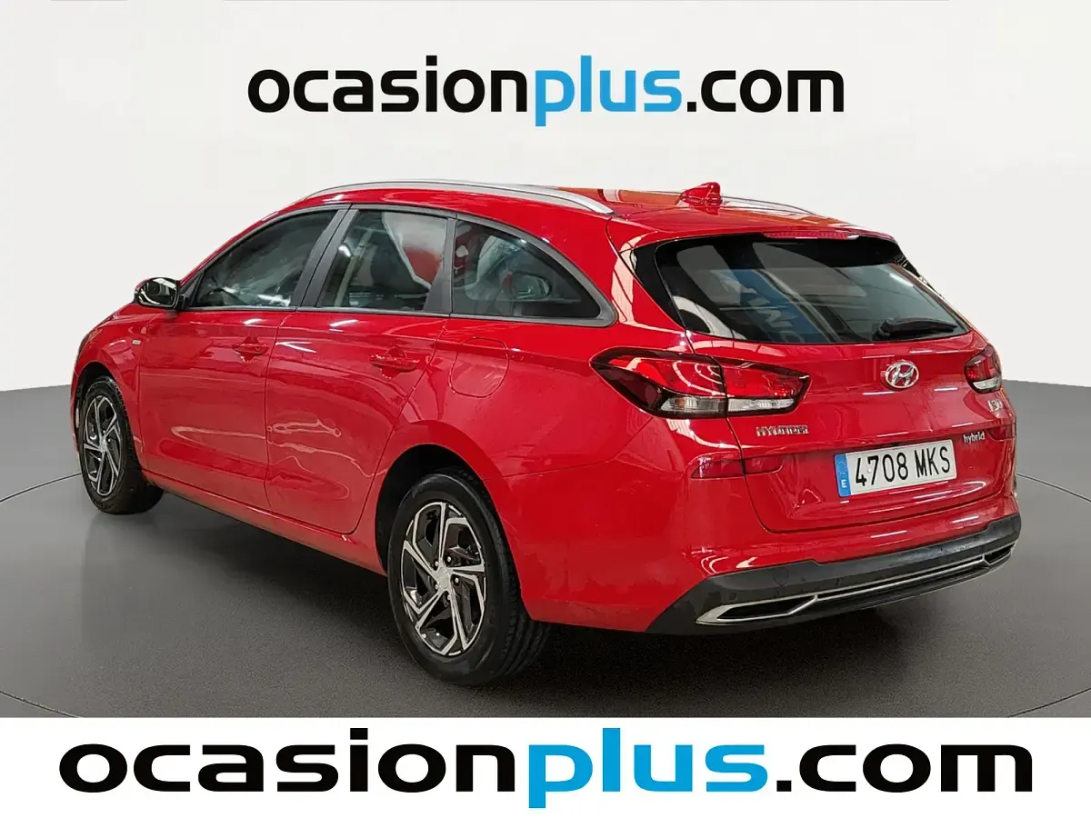 Usado Hyundai i30 120 CV (88 kW) 2023 Rojo Monovolumen