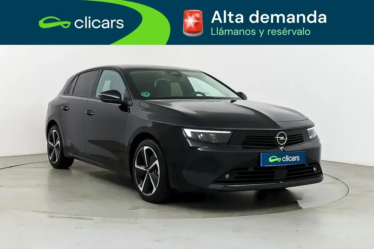 Usado Opel Astra Edition 110 CV (80 kW) 2024 Negro Utilitario