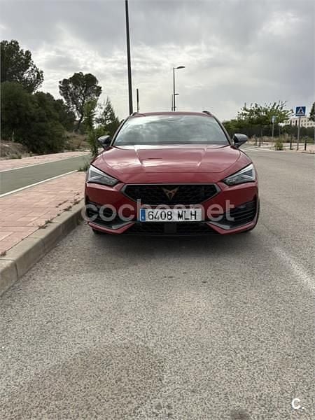 Usado Cupra Leon 150 CV (110 kW) 2023 Rojo Familiar