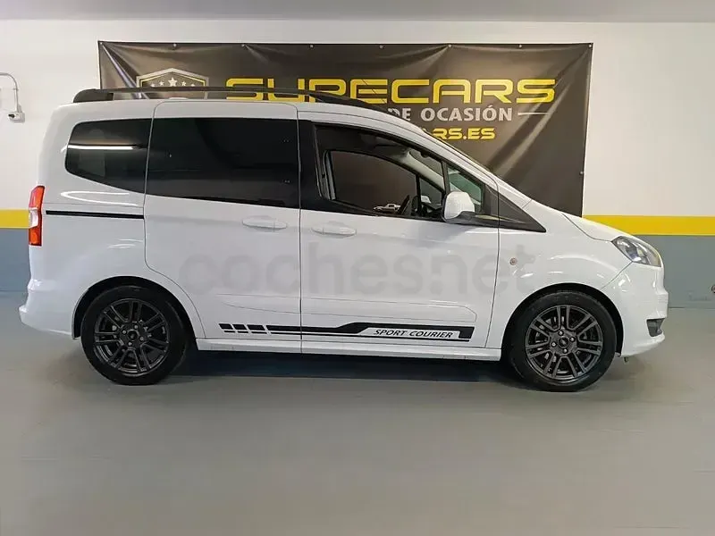 Usado Ford Tourneo Courier Sport 100 CV (73 kW) 2018 Blanco Monovolumen