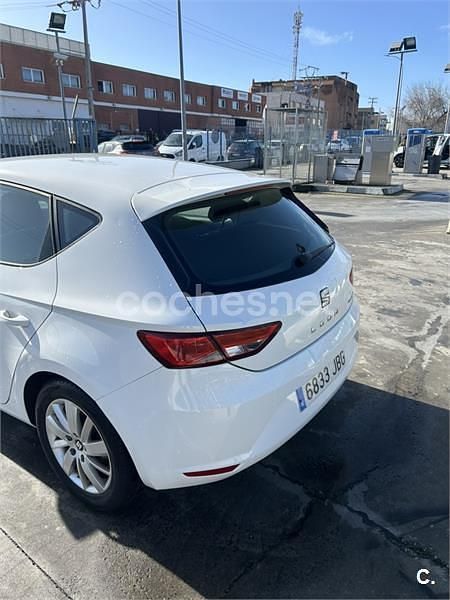 Usado Seat Leon Ecomotive 105 CV (77 kW) 2014 Blanco Berlina