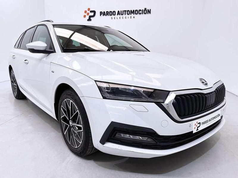 Blanco Usado 2021 Skoda Octavia Clever Familiar | 19.900 € (Precio justo) - Imagen 1/4