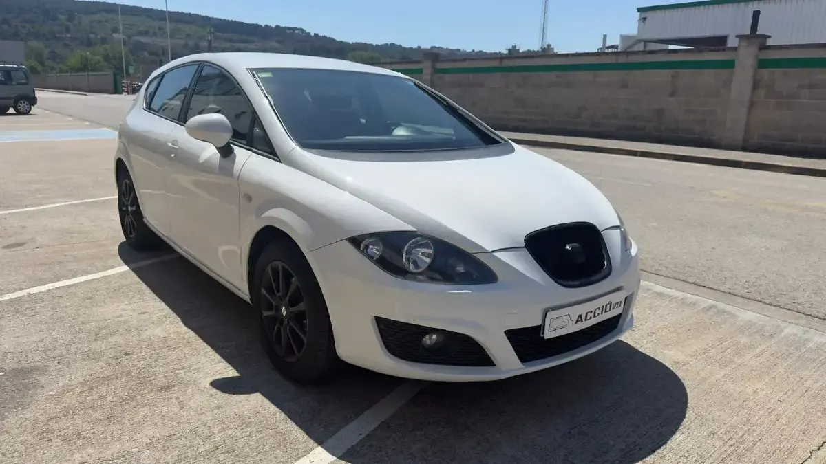 Usado Seat Leon Reference 105 CV (77 kW) 2012 Blanco
