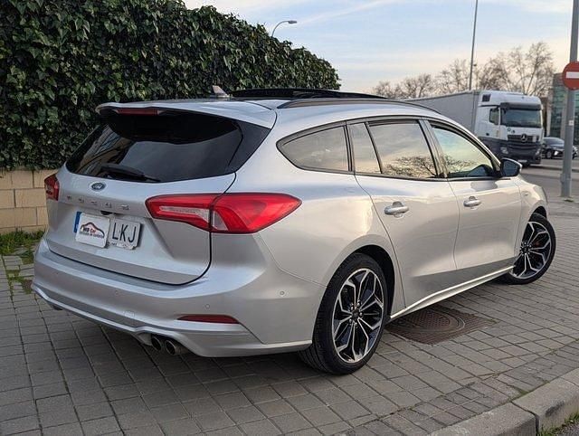 Usado Ford Focus ST-Line X 120 CV (88 kW) 2021 Gris Utilitario