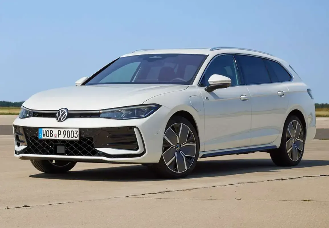 Usado VW Passat Executive 122 CV (89 kW) 2022 Negro Familiar