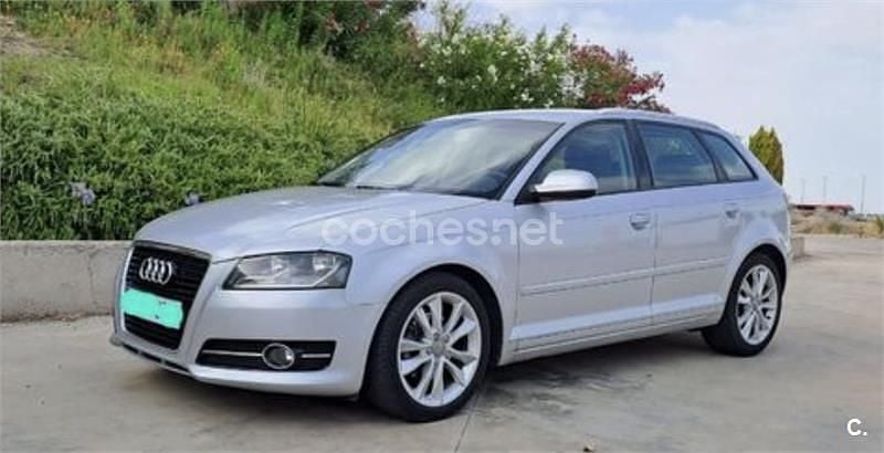 Usado Audi A3 Attraction 140 CV (102 kW) 2010 Gris / plata Utilitario