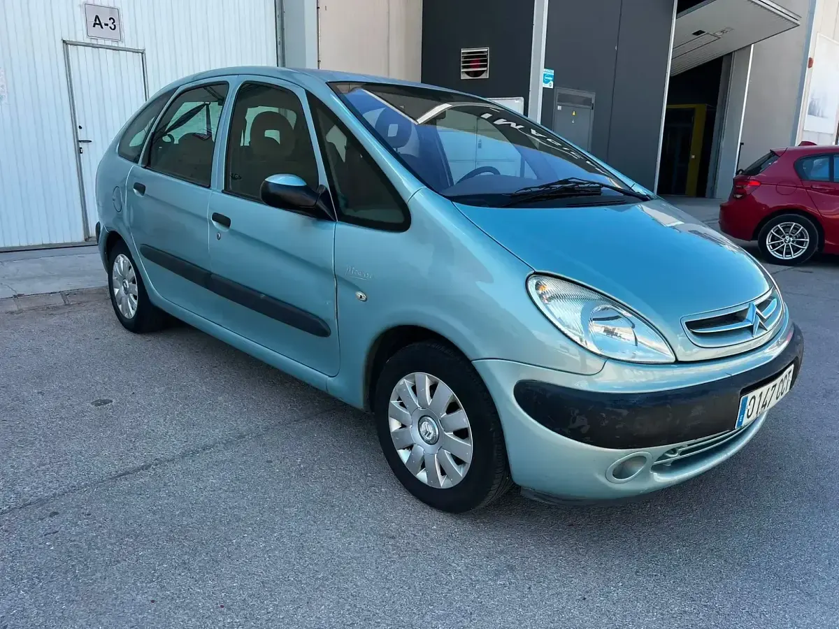 Usado Citroën Xsara Picasso 90 CV (66 kW) 2004 Azul Monovolumen