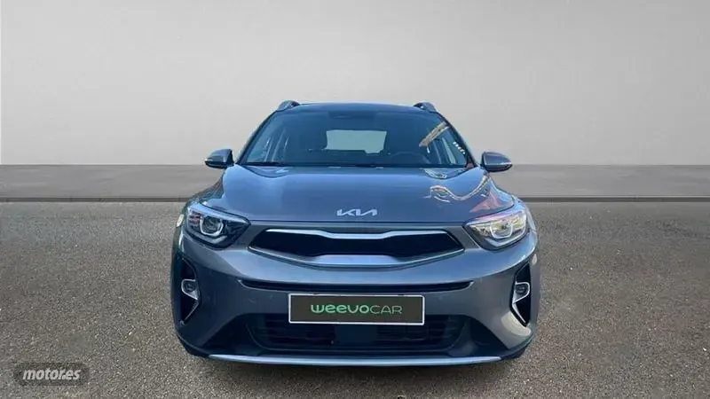 Usado Kia Stonic 84 CV (61 kW) 2023 Gris SUV
