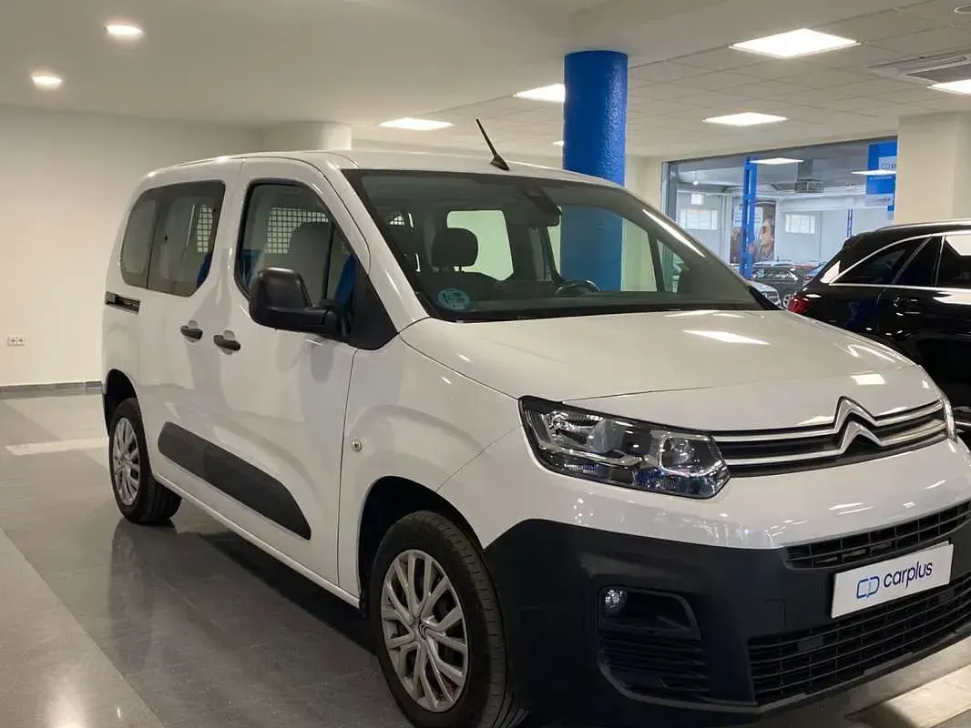 Usado Citroën Berlingo Live 102 CV (75 kW) 2023 Blanco Monovolumen