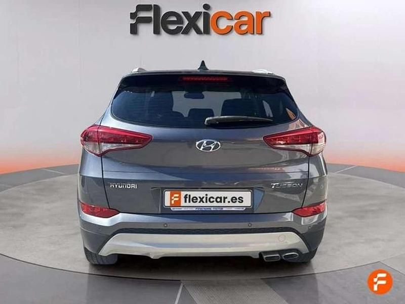 Usado Hyundai Tucson 136 CV (100 kW) 2017 Gris SUV