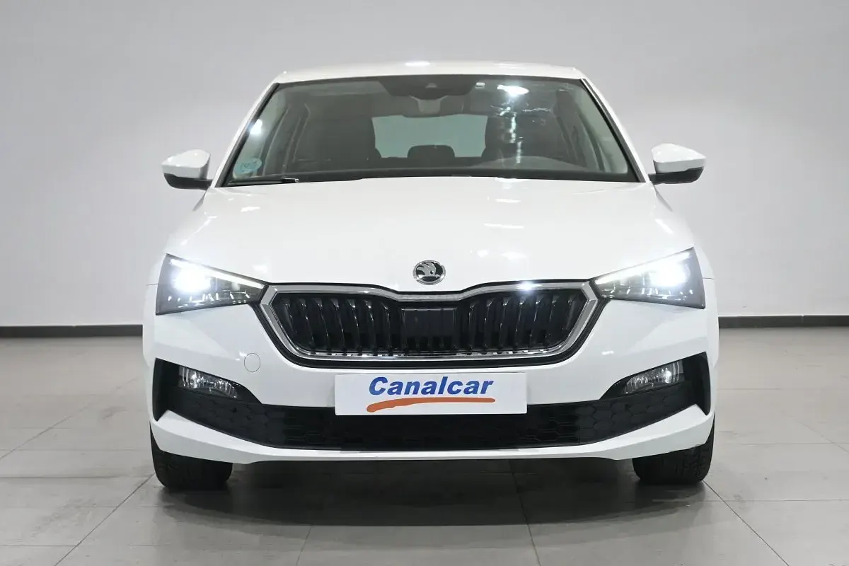 Usado Skoda Scala Style 116 CV (85 kW) 2019 Blanco Utilitario