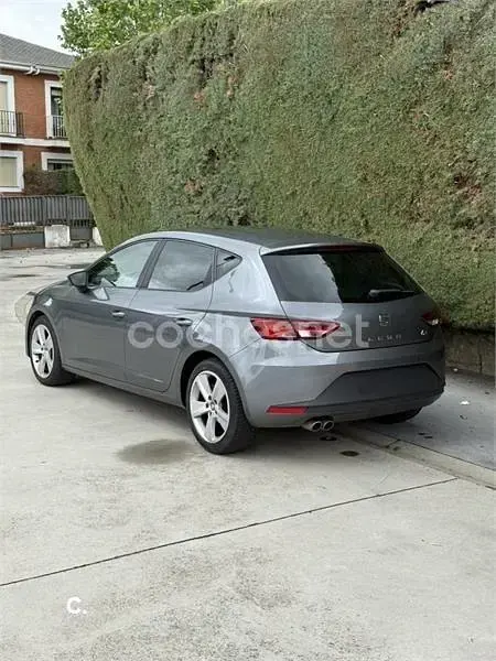 Usado Seat Leon FR 150 CV (110 kW) 2014 Gris / plata Berlina