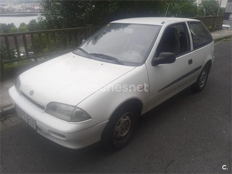 Blanco Usado 2002 Suzuki Swift GLS Berlina | 1800 € - Imagen 1/4