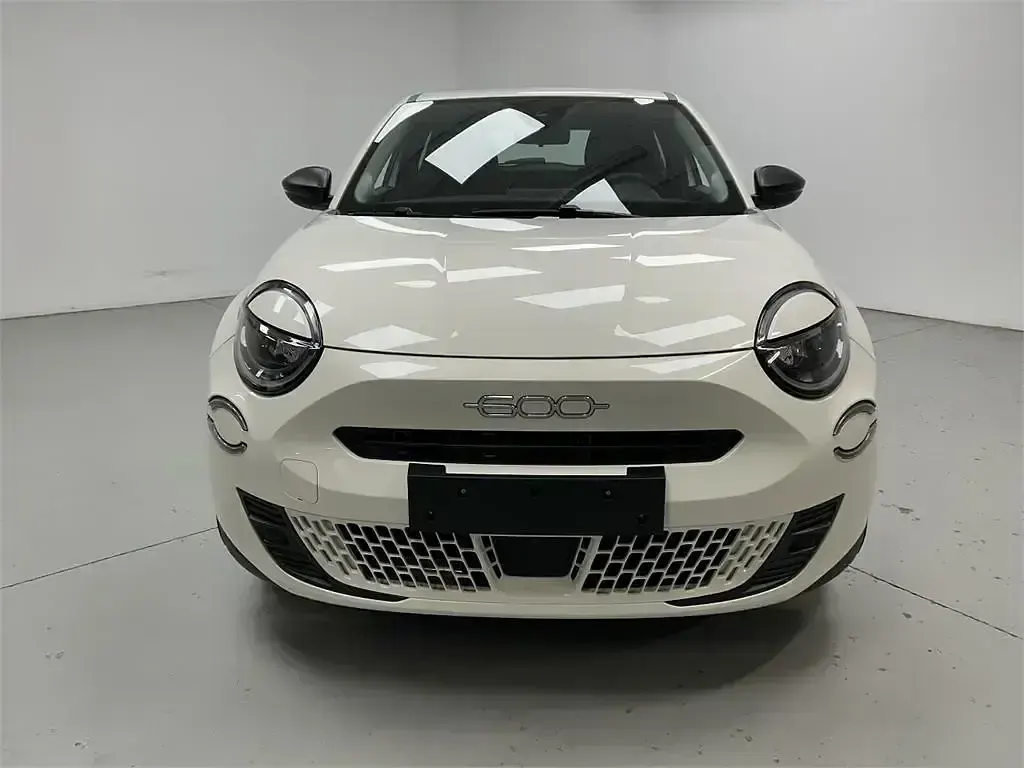 Nuevo Fiat 600 101 CV (74 kW) 2025 Blanco SUV