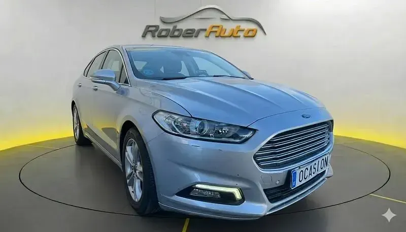 Usado Ford Mondeo Trend 120 CV (88 kW) 2018 Gris / plata Berlina