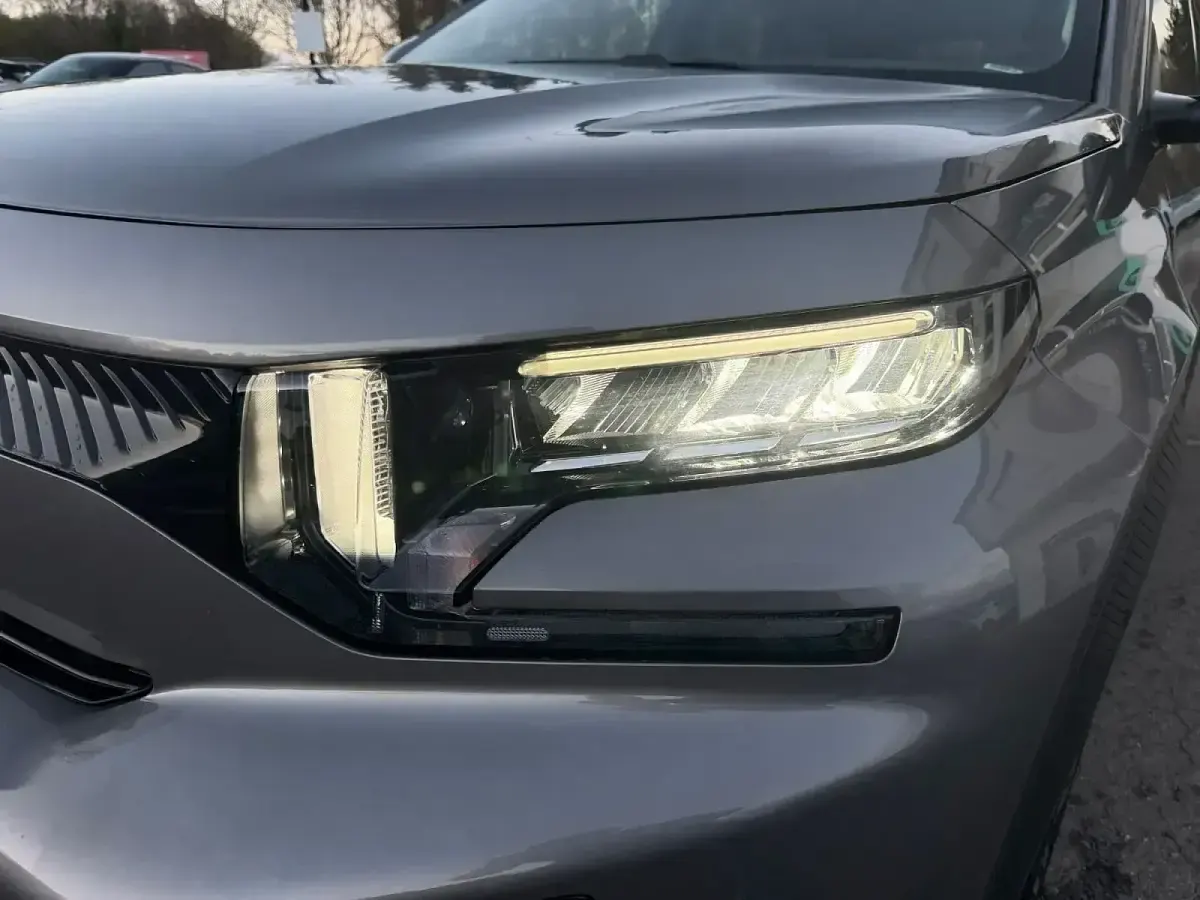 Usado Citroën C3 Aircross 100 CV (73 kW) 2025 Gris / plata SUV