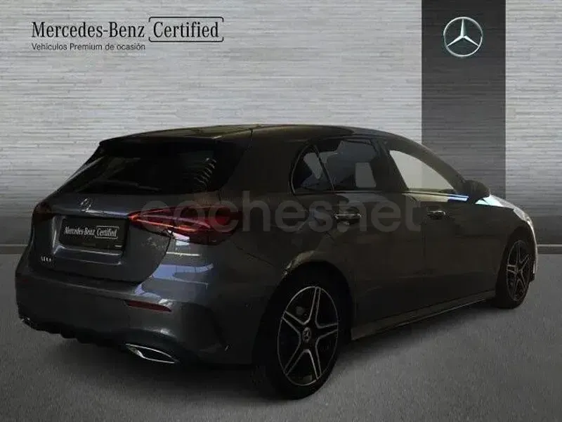 Usado Mercedes A180 116 CV (85 kW) 2025 Gris / plata Berlina
