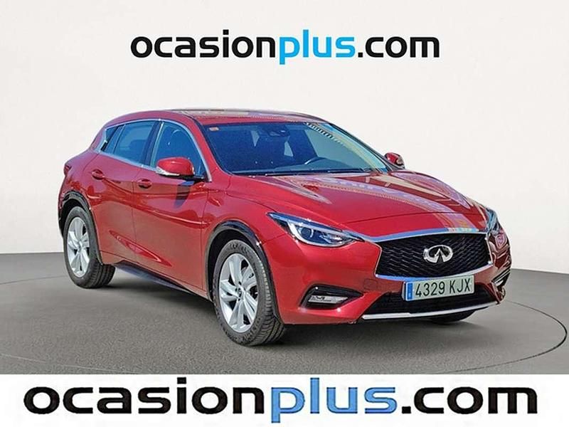 Usado Infiniti Q30 Premium 170 CV (125 kW) 2018 Rojo Utilitario
